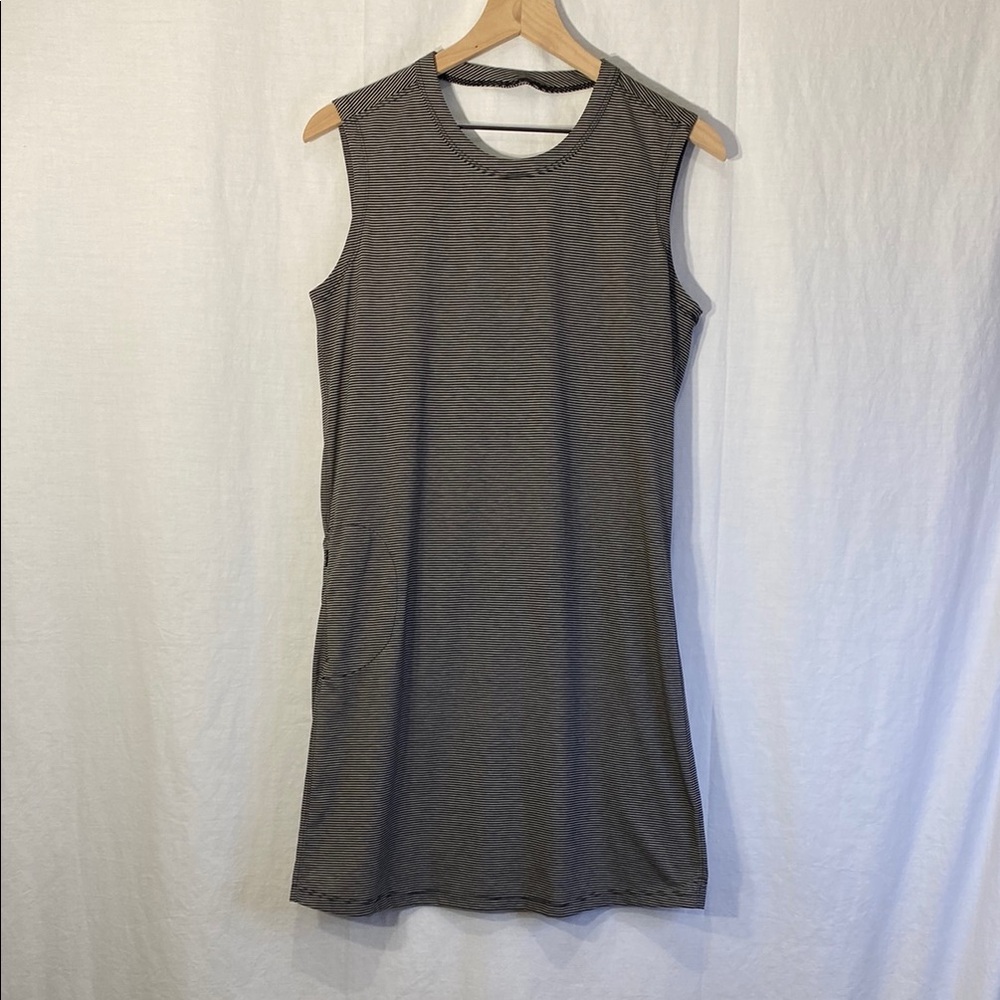 Toad & Co Swifty Breathe Dress Size Medium - Gray and white stripe - lightweight